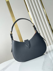 LOW KEY SHOULDER BAG 26 IN BLACK GRAINED CALFSKIN GOLD BUCKLE