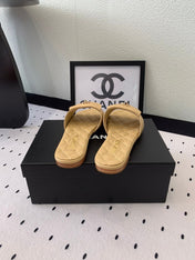 CC SLIPPERS IN YELLOW CREAM CALFSKIN