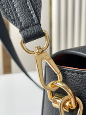 SOFT TWIST 27 IN BLACK CALFSKIN GOLD LOGO