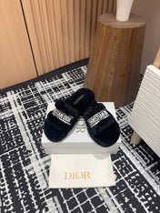 THICK-SOLE SLIPPERS BLACK SHEARLING WITH EMBROIDERED LOGO