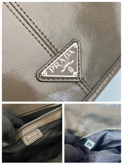 MESSENGER BAG 30 IN TROUT GRAY SOFT AND SHINY CALFSKIN