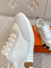 BOUNCING SNEAKER IN WHITE GRAPHIC MESH AND PASTEL GRAY SUEDE