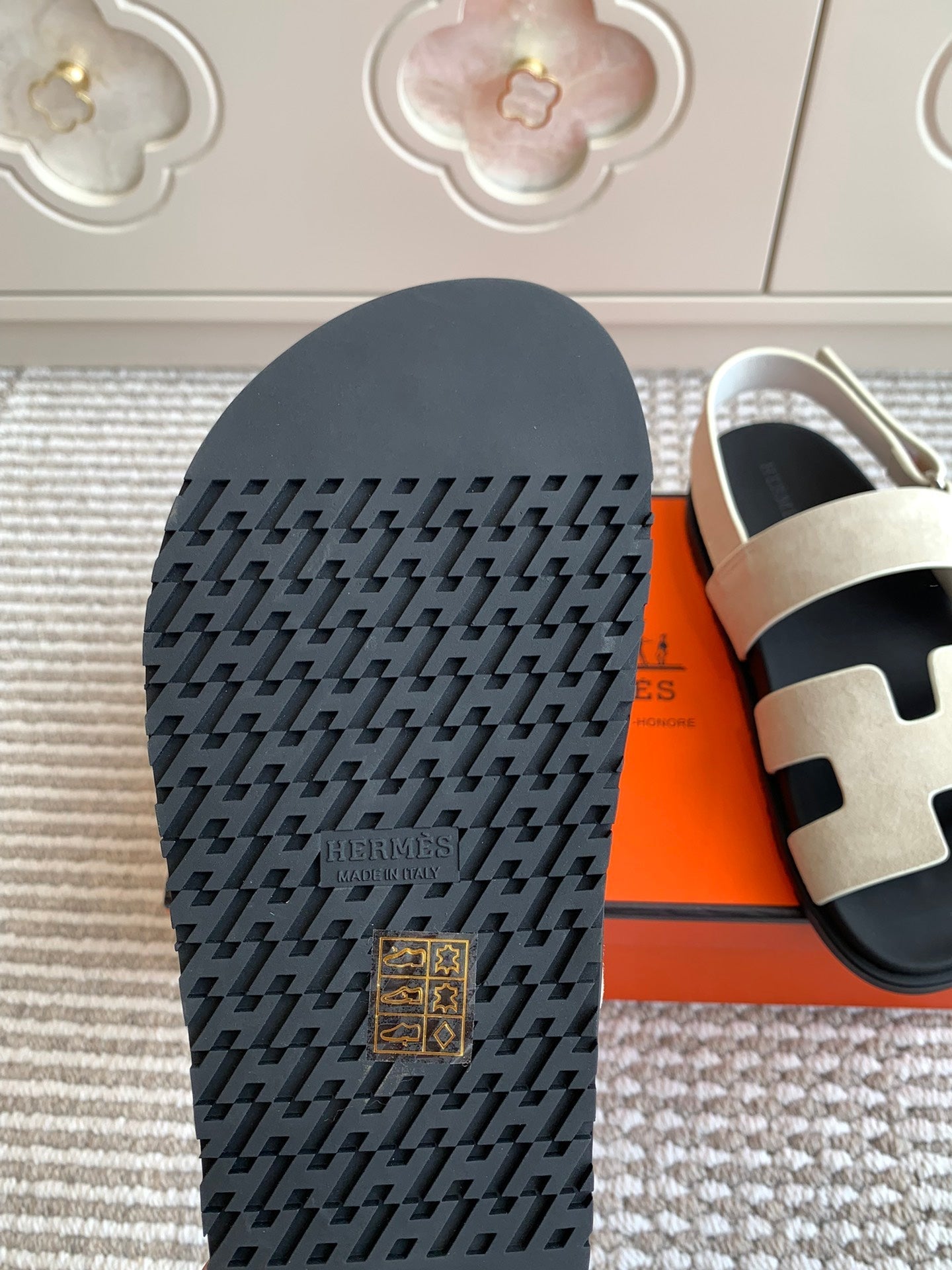 HM 26S CHYPRE SANDAL WITH BACK STRAP IN CREAM WHITE SUEDE