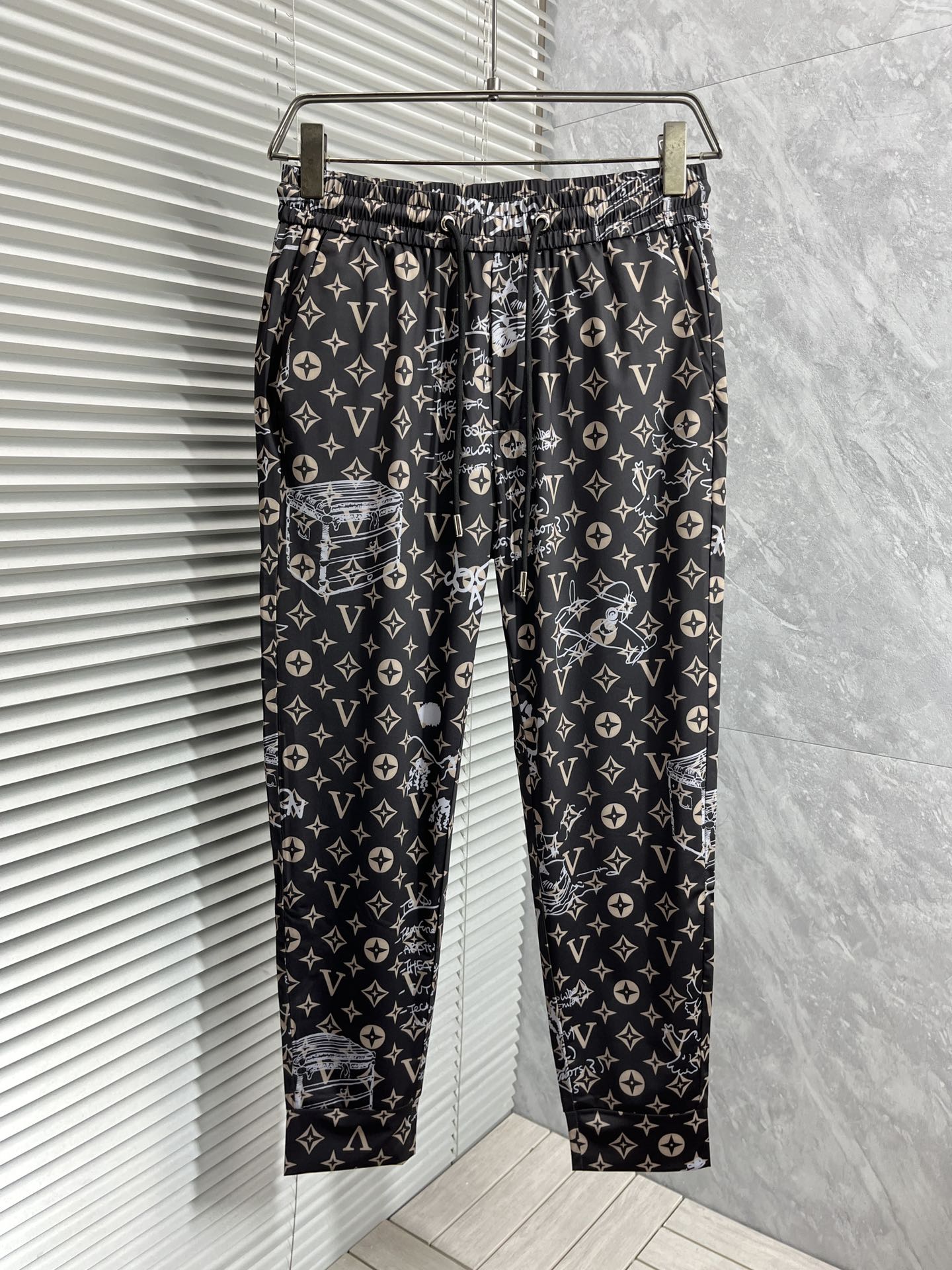LV DARK BROWN MONOGRAM TROUSERS 239490