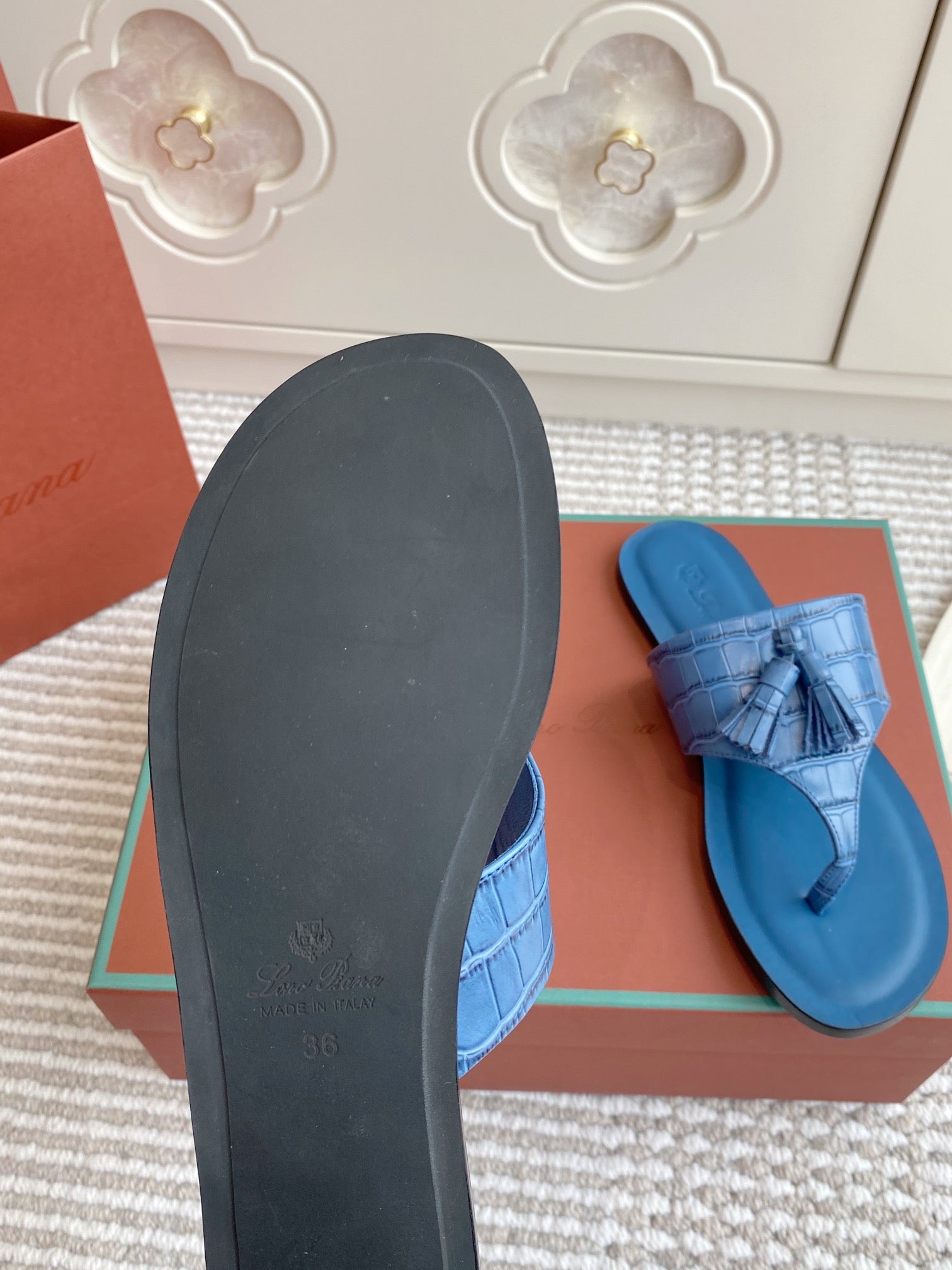 FLIP FLOPS IN BLUE LAMBSKIN SNAKE EMBOSSING