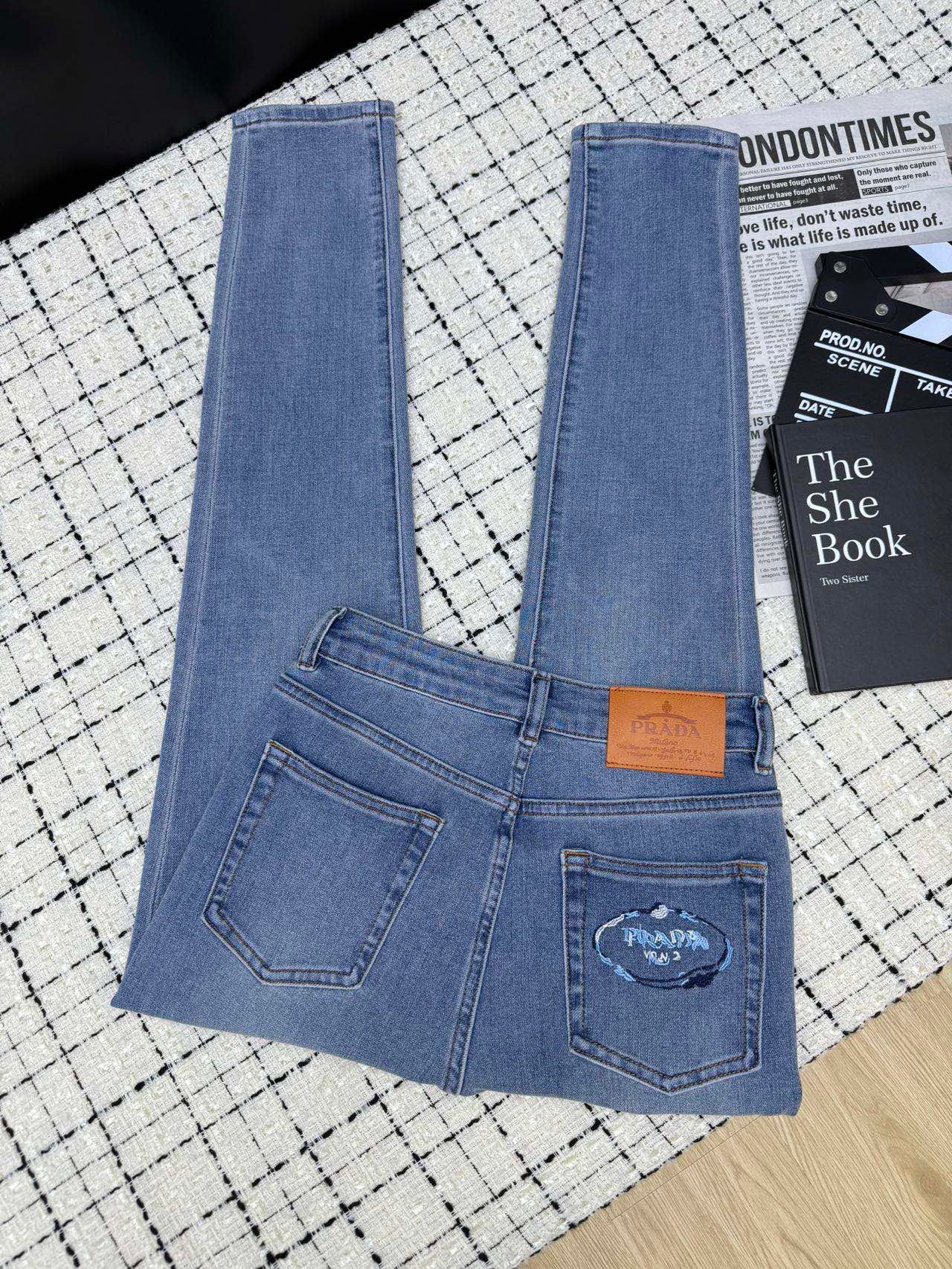 PRADA 26S SKINNY JEANS 603