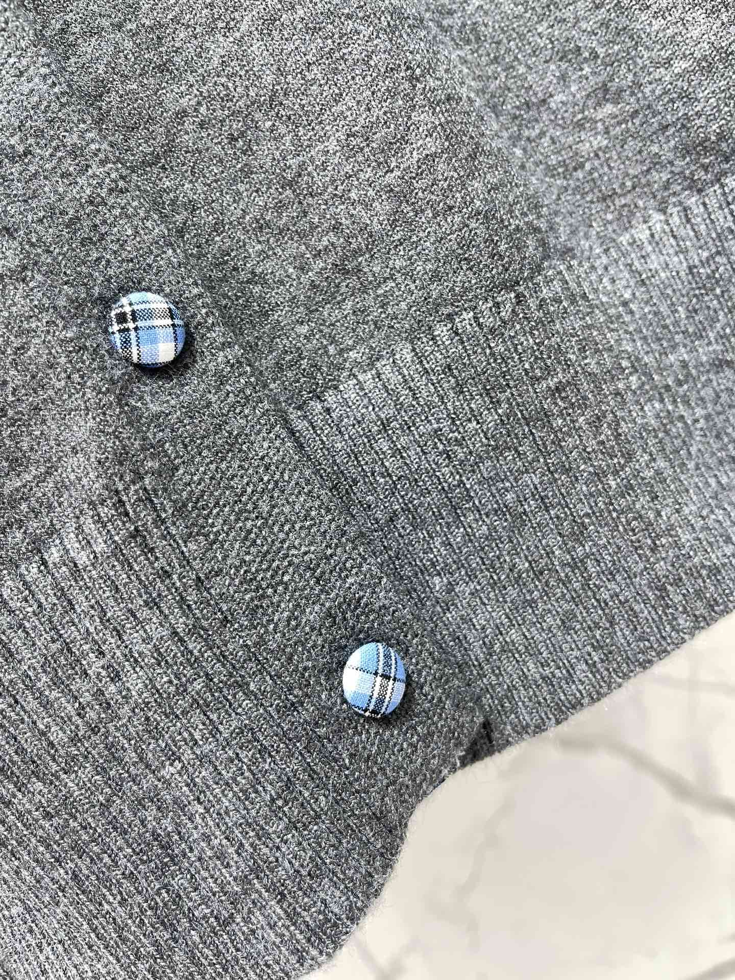 MIUMIU CARDIGAN STYLE 261