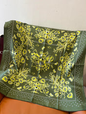 GUCCI 26S SCARF 90 IN SILK 816292