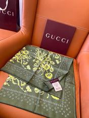 GUCCI 26S SCARF 90 IN SILK 816292