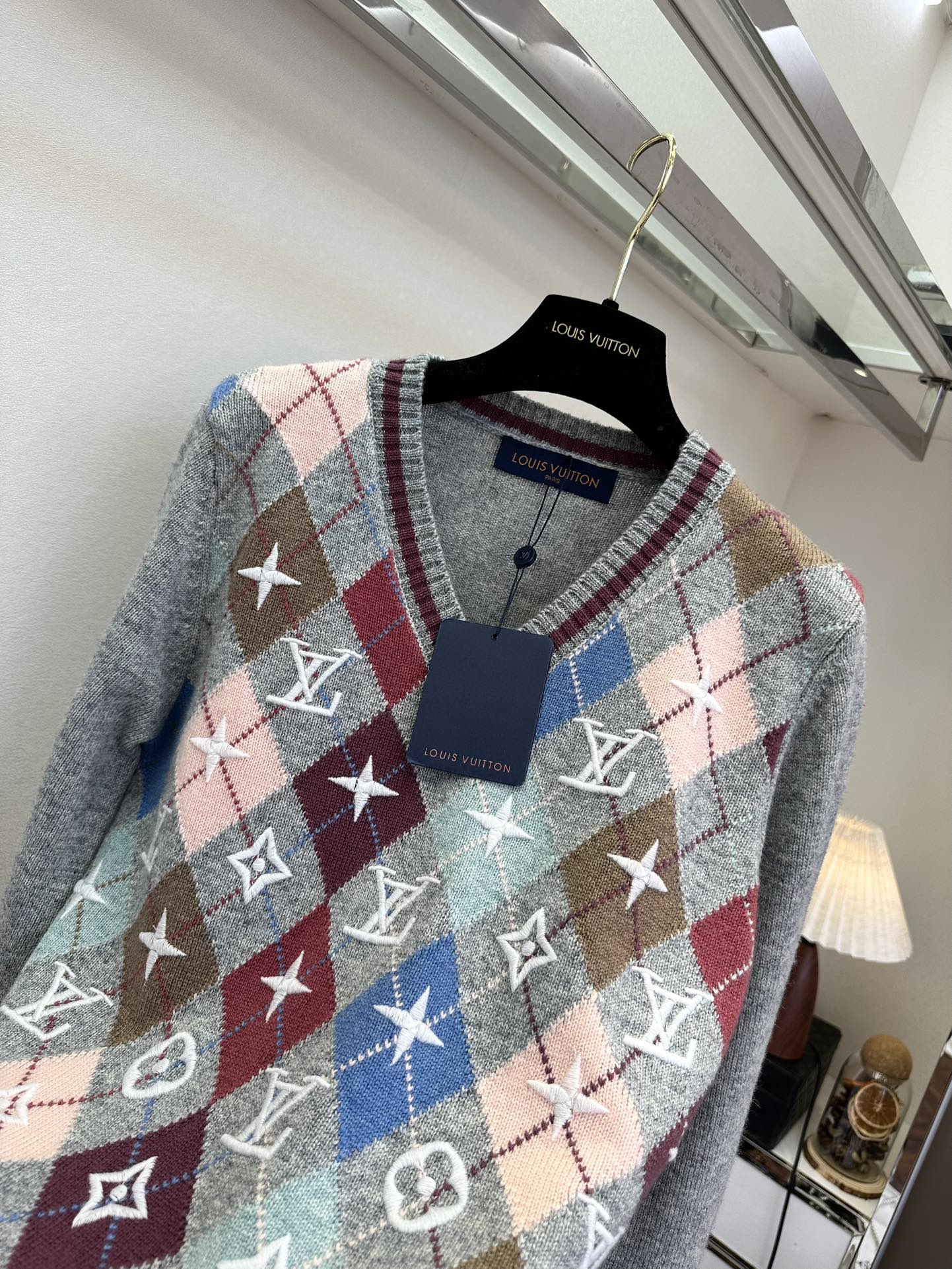 LV 25S V-NECK SWEATER 0111
