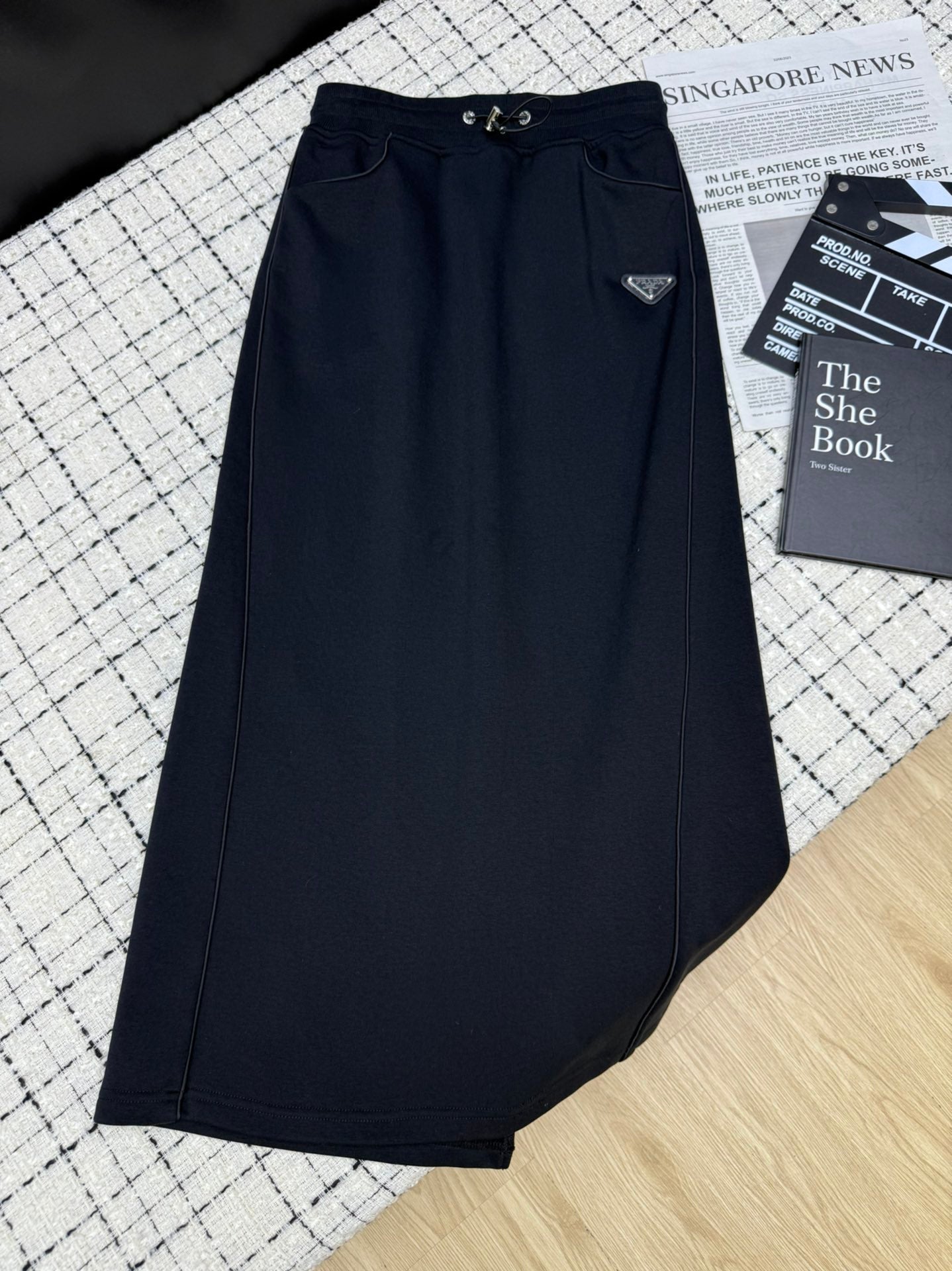 PRADA 26S MIDI SKIRT 607