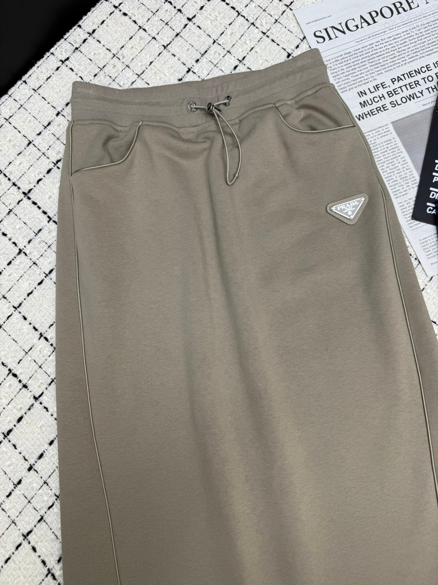 PRADA 26S MIDI SKIRT 606