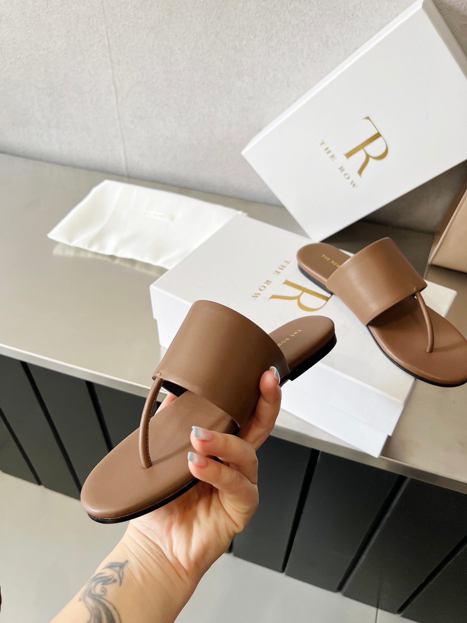 THE ROW 26S FLAT THONG SANDALS IN BROWN CALFSKIN