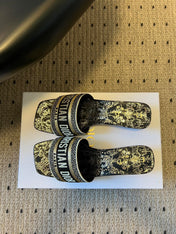 DIOR 26S DWAY HEELED SLIDE 40MM IN BLACK AND GOLD EMBROIDERED COTTON