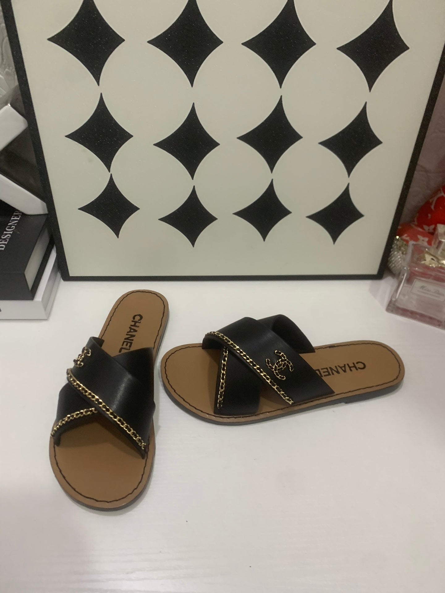 CHANEL 26S SANDALS IN BLACK CALFSKIN WITH DOUBLE C CHAIN DETAIL