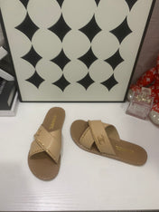 CHANEL 26S SANDALS IN BEIGE CALFSKIN WITH DOUBLE C CHAIN DETAIL