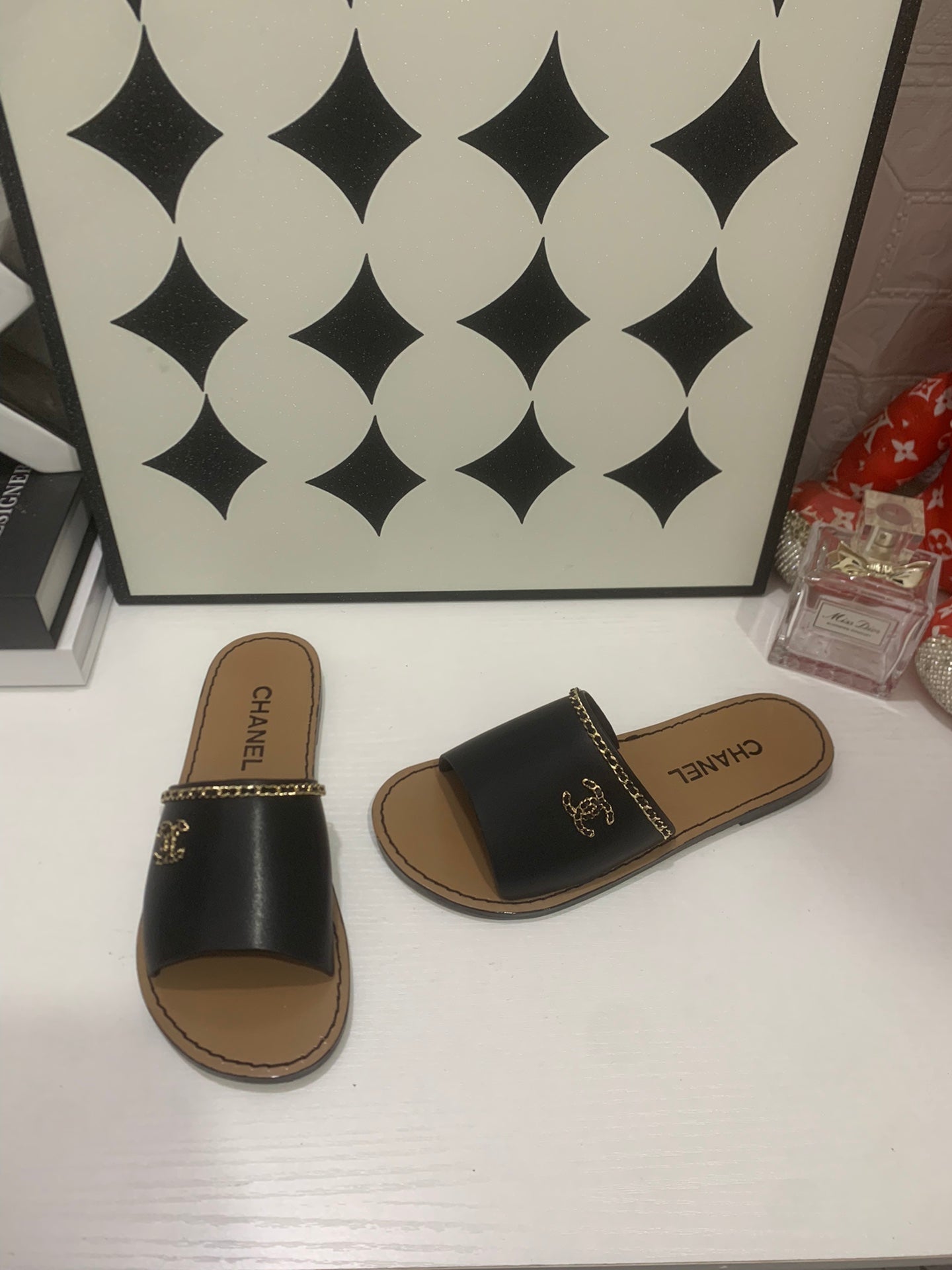 CHANEL 26S SANDALS IN BLACK CALFSKIN GOLD-TONE CHAIN DETAIL