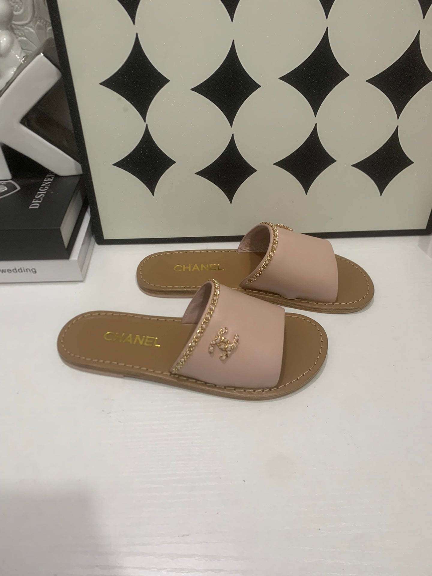 CHANEL 26S SANDALS IN TAUPE PINK CALFSKIN GOLD-TONE CHAIN DETAIL