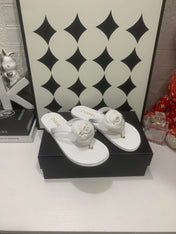 CHANEL 26S SANDALS IN BEIGE CALFSKIN GOLD-TONE CHAIN DETAIL