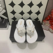 CHANEL 26S SANDALS IN BEIGE CALFSKIN GOLD-TONE CHAIN DETAIL