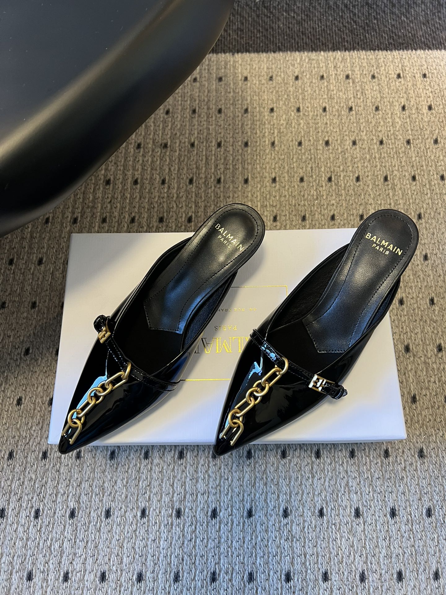 BALMAIN 26S GOLD CHAIN HIGH HEEL MULES 45 MM IN BLACK PATENT CALFSKIN