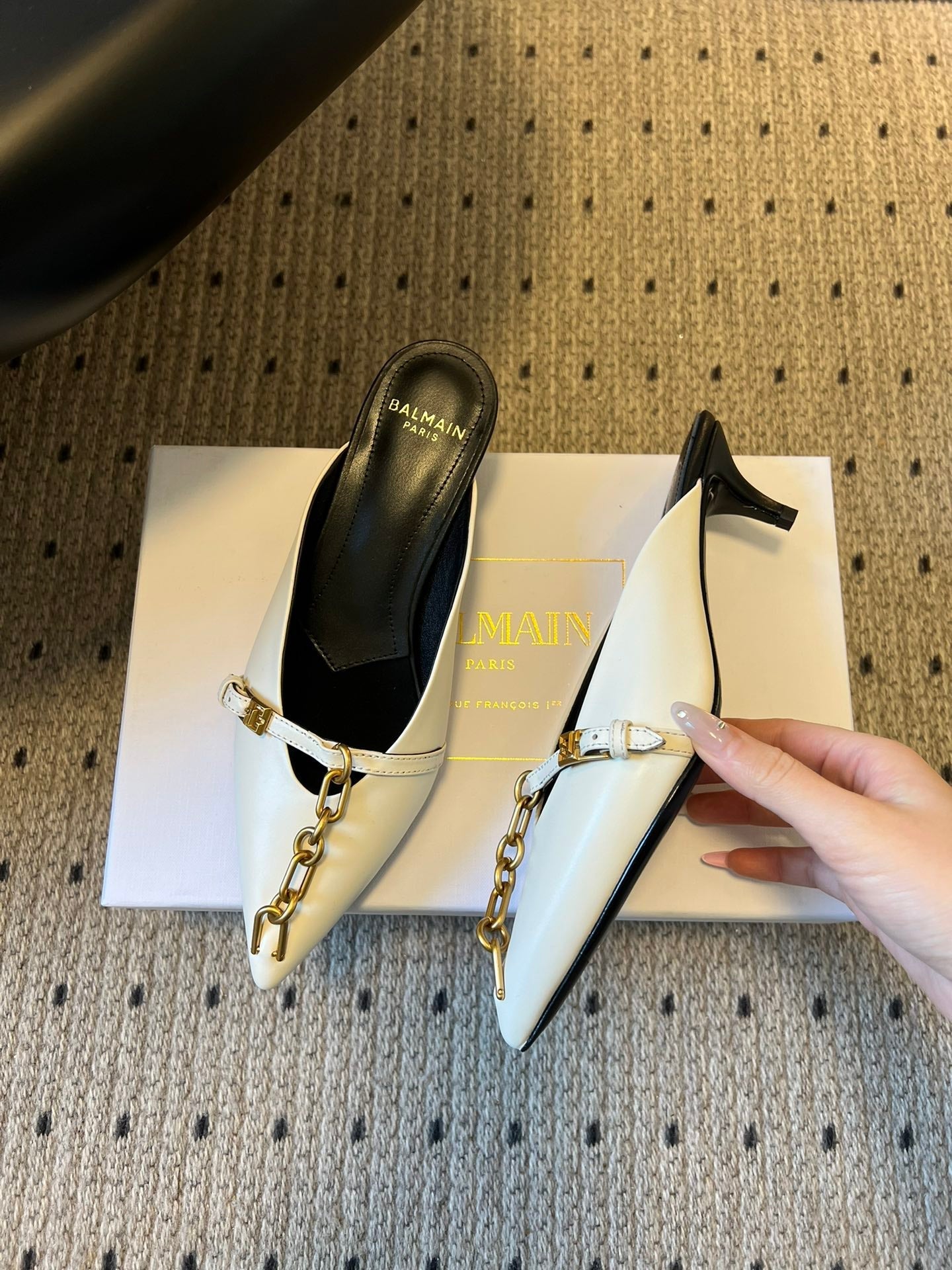 BALMAIN 26S GOLD CHAIN HIGH HEEL MULES 45 MM IN WHITE CALFSKIN