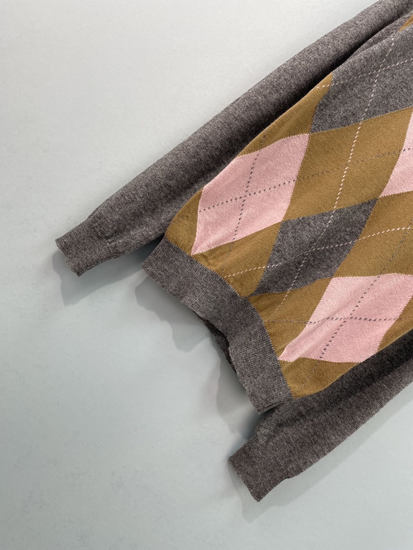 PRADA 26S V-NECK ARGYLE KNIT SWEATER 1077