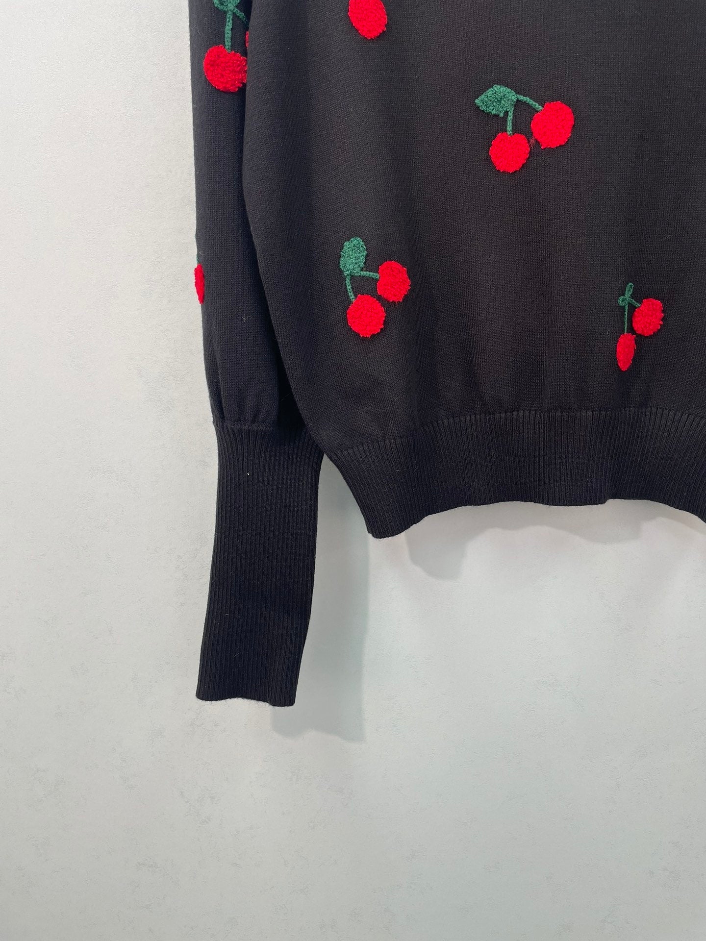 MIUMIU 26S CHERRY EMBROIDERED SWEATER 1475