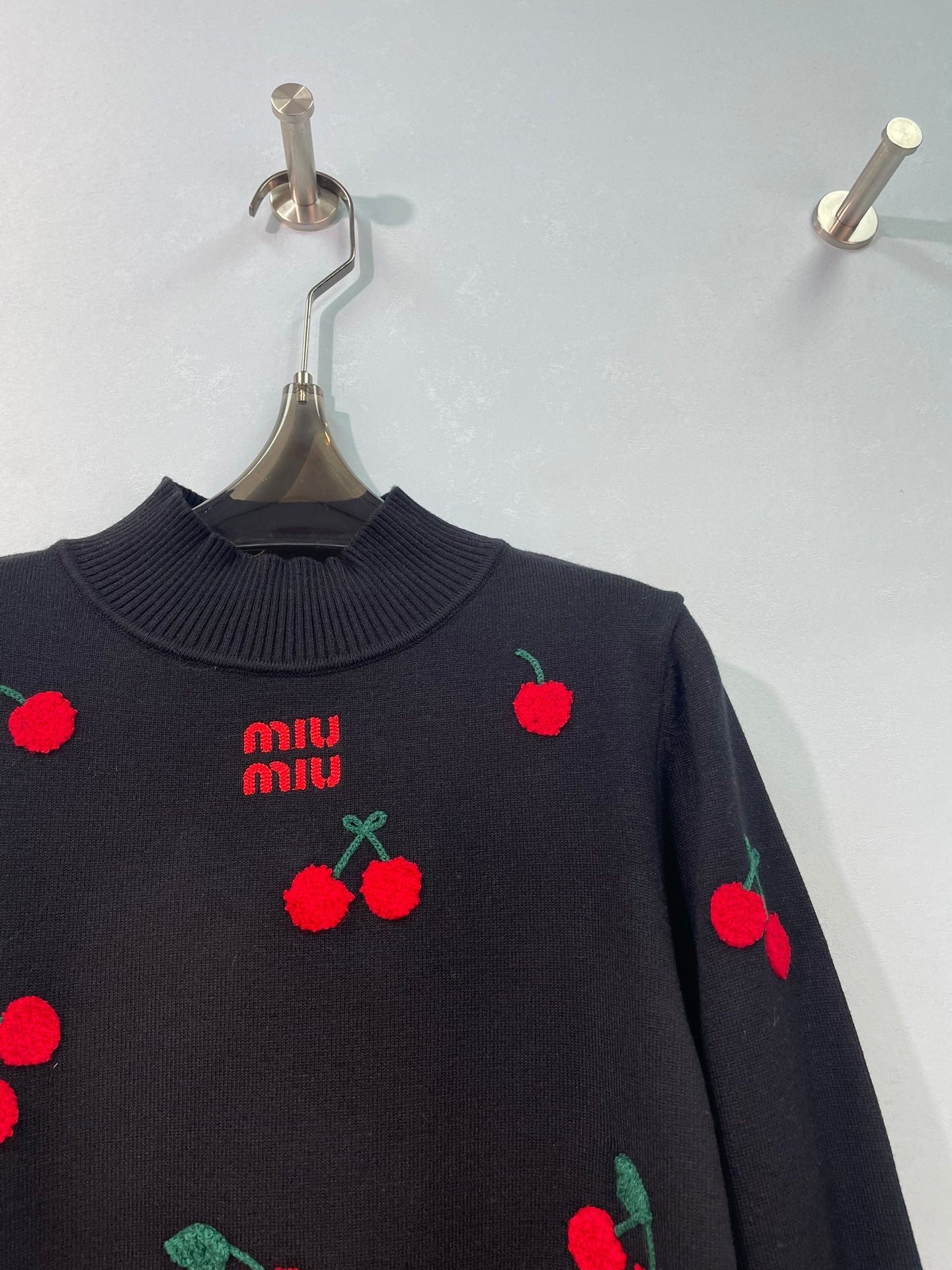 MIUMIU 26S CHERRY EMBROIDERED SWEATER 1475
