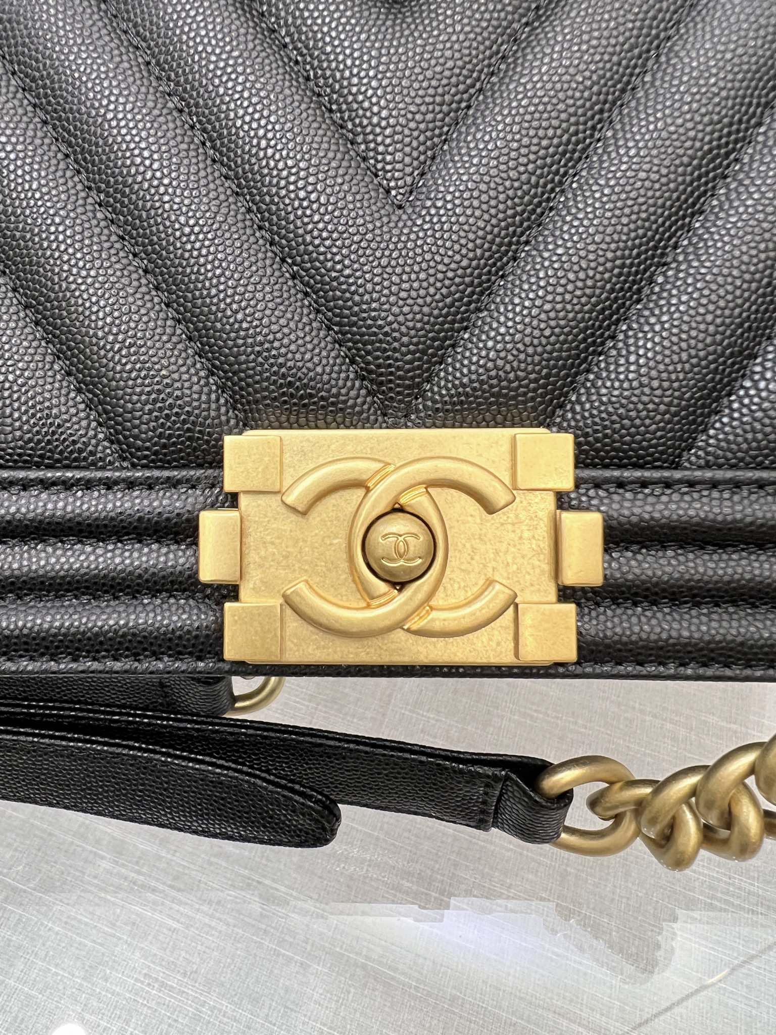 BOY BAG MEDIUM 25 BLACK HARDWARE