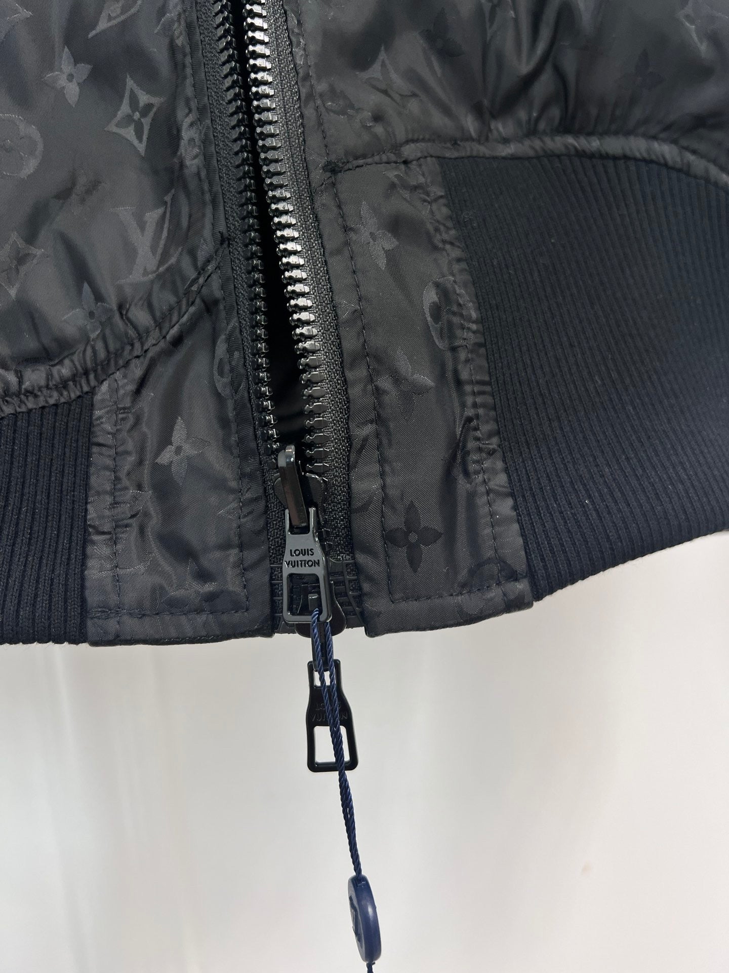 LV BOMBER JACKET 19760