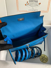 KELLY DANSE 22 EVERCOLOR BLUE IN CALFSKIN GOLD HARDWARE