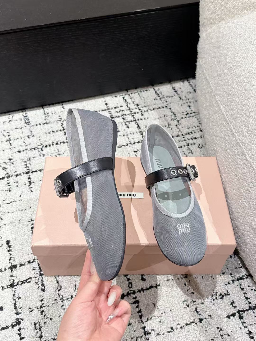 MM BALLET FLATS IN GREY MESH AND LEATHER