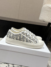 CD WALK'N SNEAKER IN GRAY EMBROIDERED COTTON
