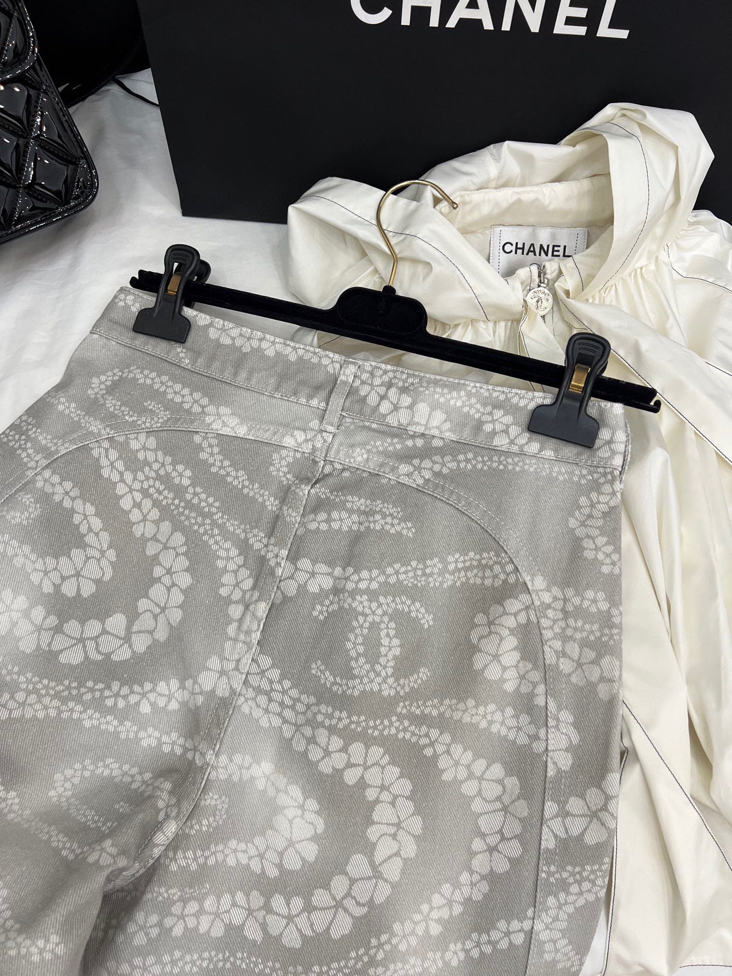 CC WIDE LEG PANTS IN GREY FLORAL SILK