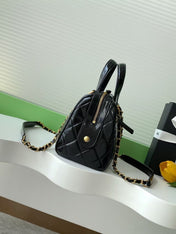 CC HANDBAG 21 IN BLACK PATENT QUILTED CALFSKIN WITH GOLD CHAIN