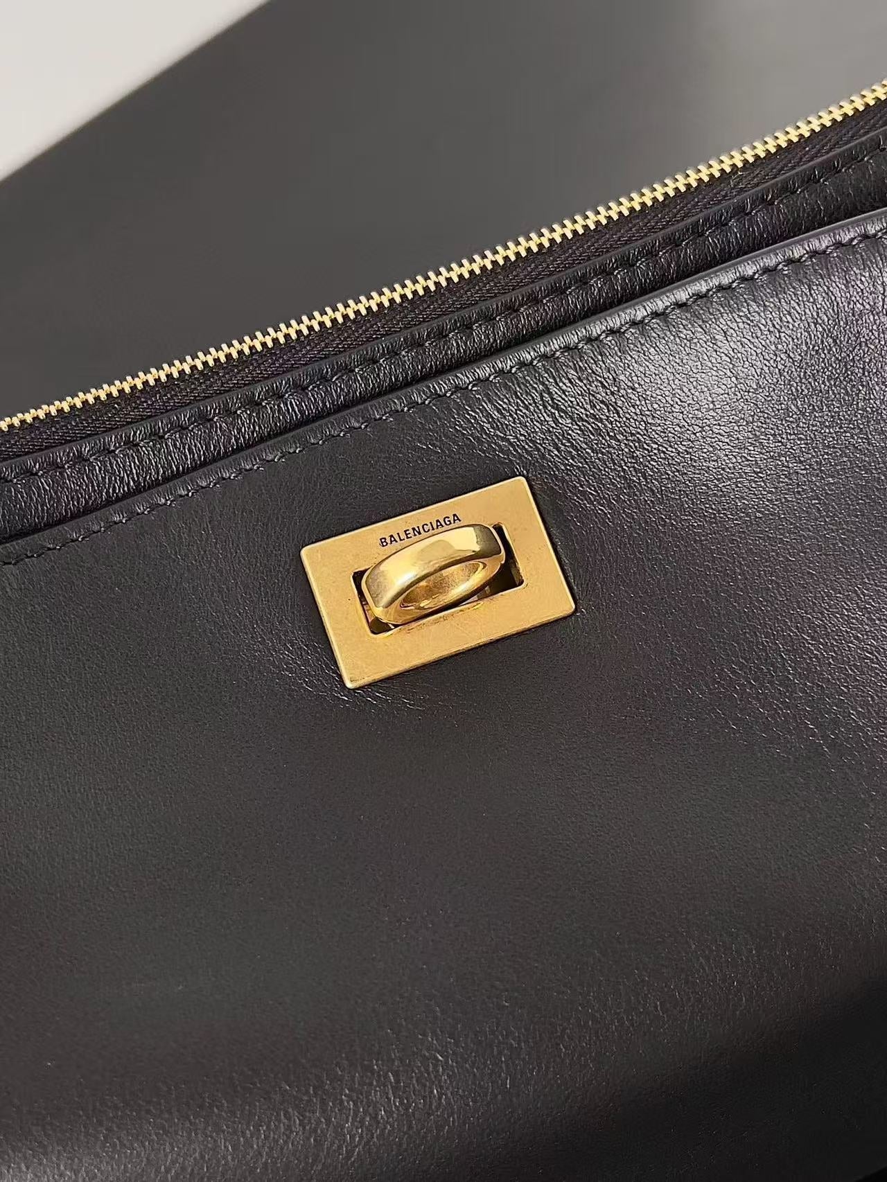 RODEO SHOULDER BAG 22 IN BLACK CALFSKIN GOLD HARDWARE