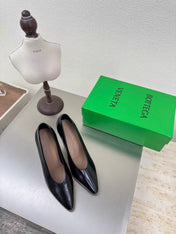 HIGH PUMP IN BLACK SHINY CALFSKIN