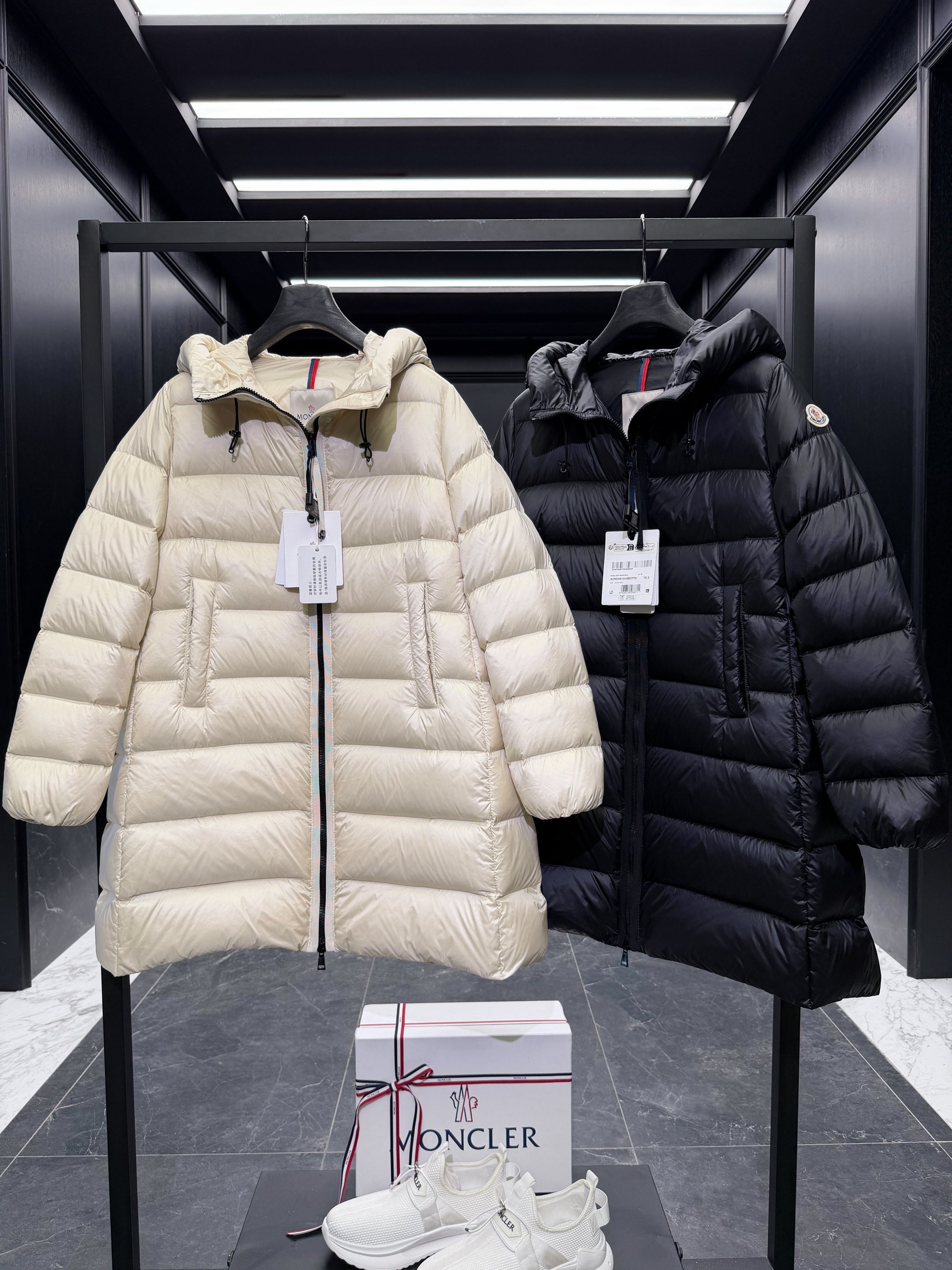 MONCLER LONG COAT 223257