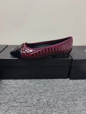 CHANEL 26S BALLET FLATS IN BLACK & BURGUNDY PATENT LEATHER