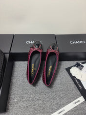 CHANEL 26S BALLET FLATS IN BLACK & BURGUNDY PATENT LEATHER