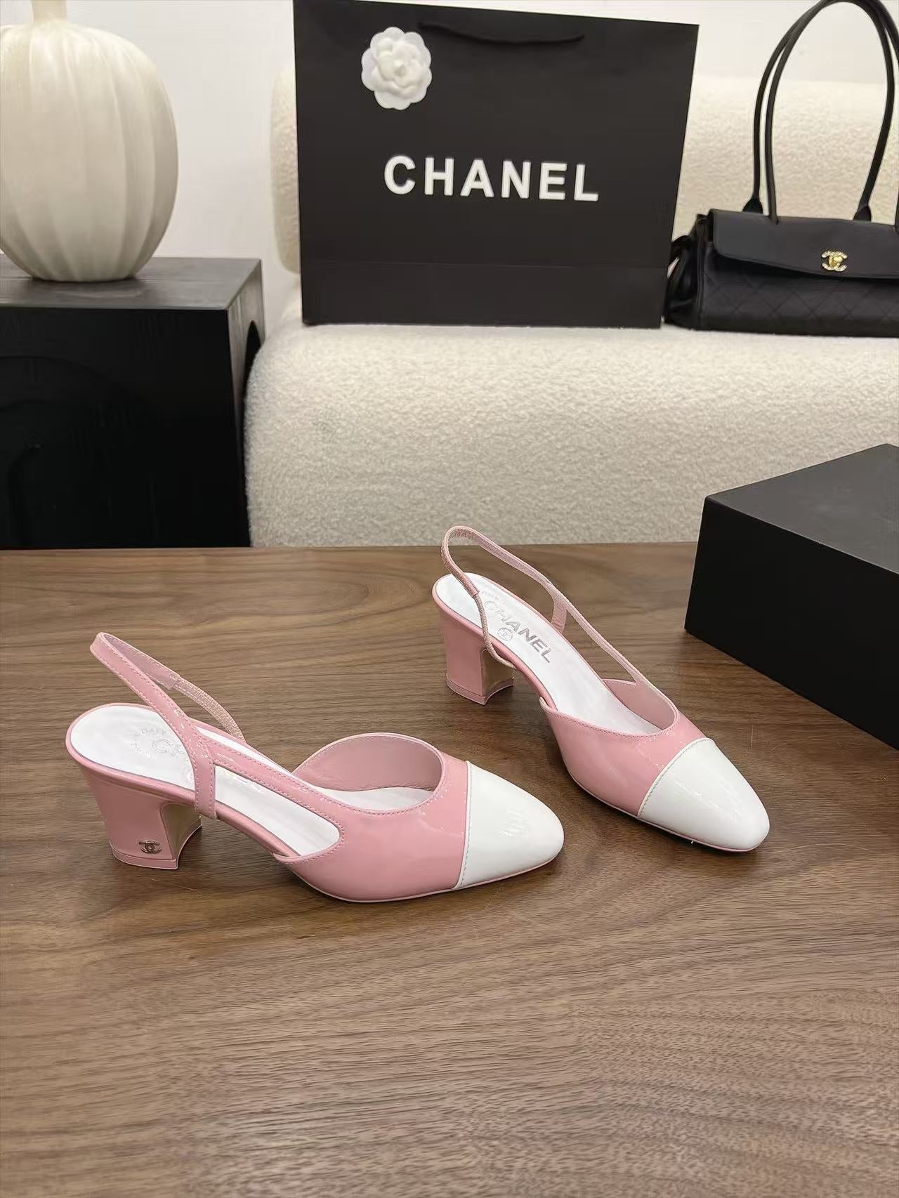 CHANEL  TWO-TONE SLINGBACK HEELS 55MM IN PINK AND WHITE CALFSKIN