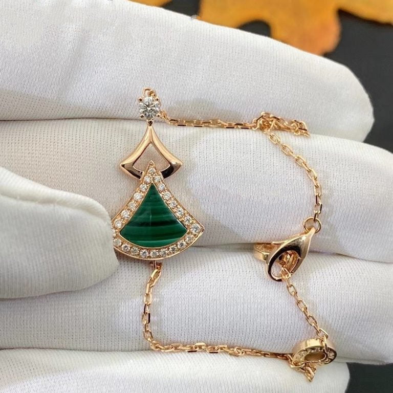 bulgari-divas-dream-bracelet-rose-gold-with-malachite-and-diamonds-ref-358891-coral-5-768x768_3ca85c72-682d-4dd7-8bad-b4875553f820.jpg