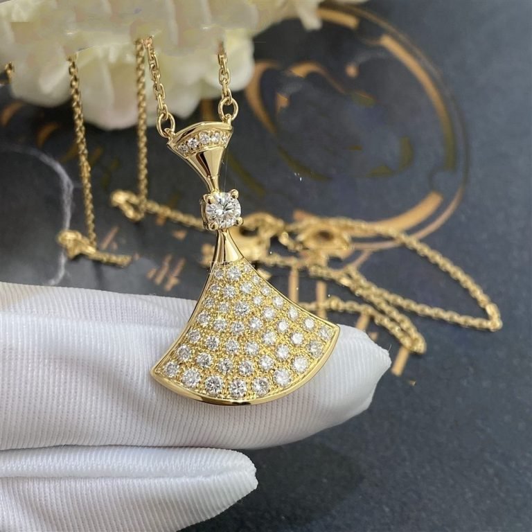 bulgari-divas-dream-necklace-yellow-gold-set-diamonds-ref-358121-coral-5-768x768_eb64ad0b-0064-4ab4-92de-d72264abd687.jpg