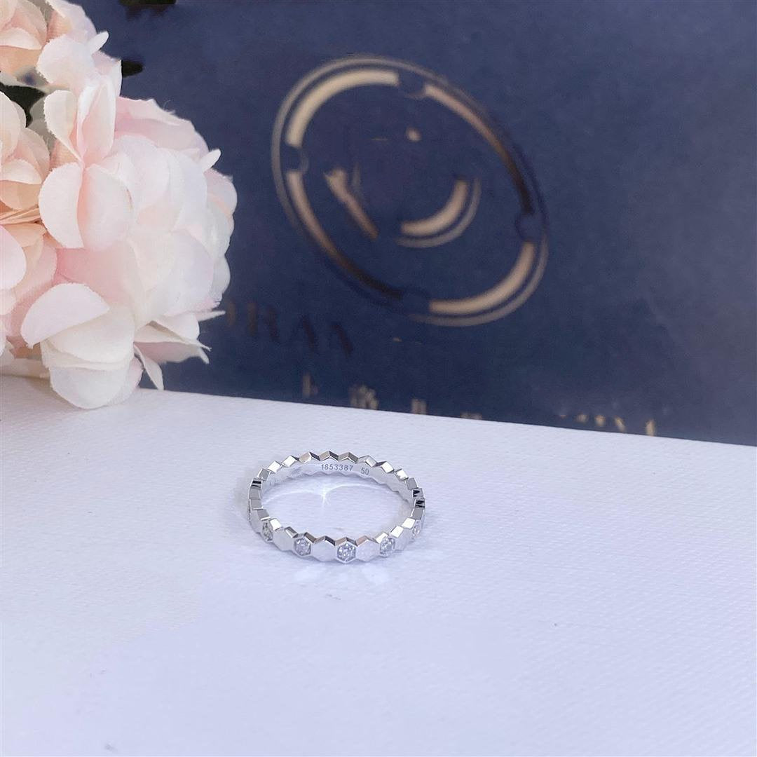 chaumet-bee-my-love-ring-white-gold-diamonds-2-5-mm-081890-coral-1_ce70973a-1a51-41ea-8652-6e5b7059d26a.jpg