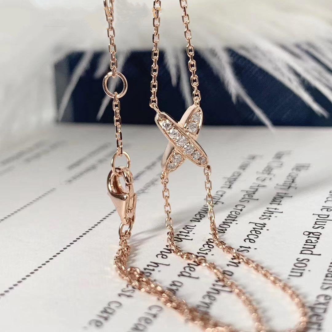 chaumet-jeux-de-liens-bracelet-rose-gold-diamonds-082093-coral-7_c214ef78-10c3-4413-ae72-303d409491aa.jpg