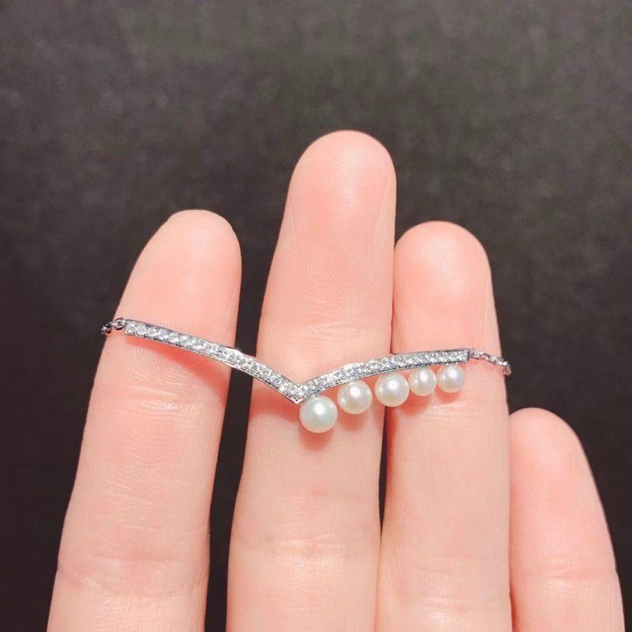 chaumet-josephine-aigrette-bracelet-white-gold-pearls-diamonds-083295-coral-5-900x900_c7961e98-15af-49d5-81c9-56d0037b3e1d.jpg