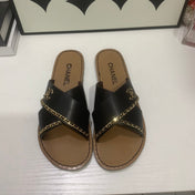 CHANEL 26S SANDALS IN BLACK CALFSKIN WITH DOUBLE C CHAIN DETAIL
