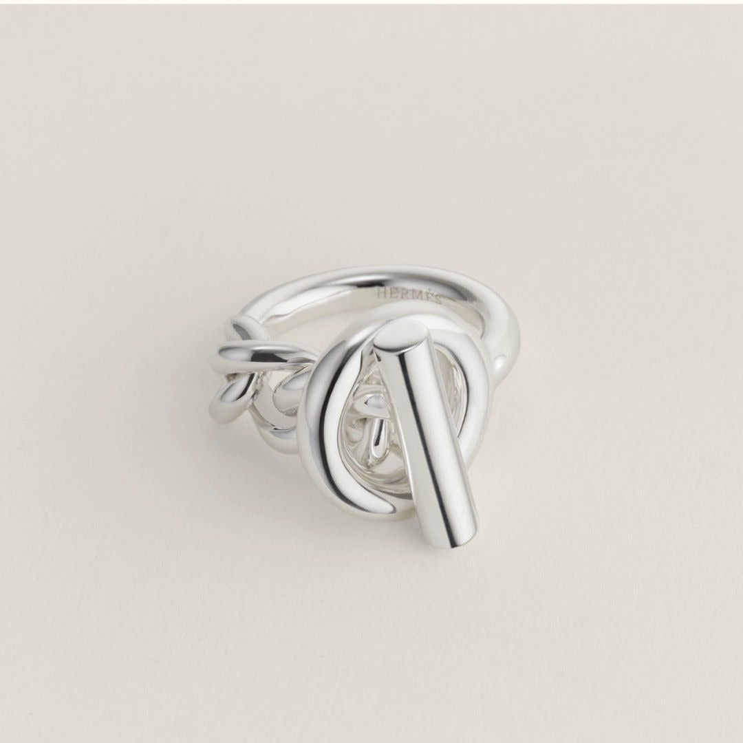 hermes_croisette_ring_large_mo_1_623ef9ce-5c77-4fa3-91d5-b3f8f425d7de.jpg