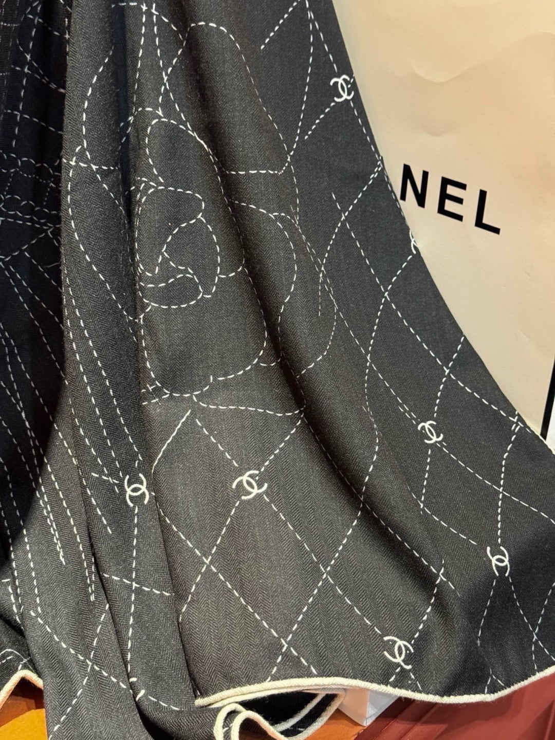 CHANEL 26S SCARF 140 IN CASHMERE AND SILK 307247